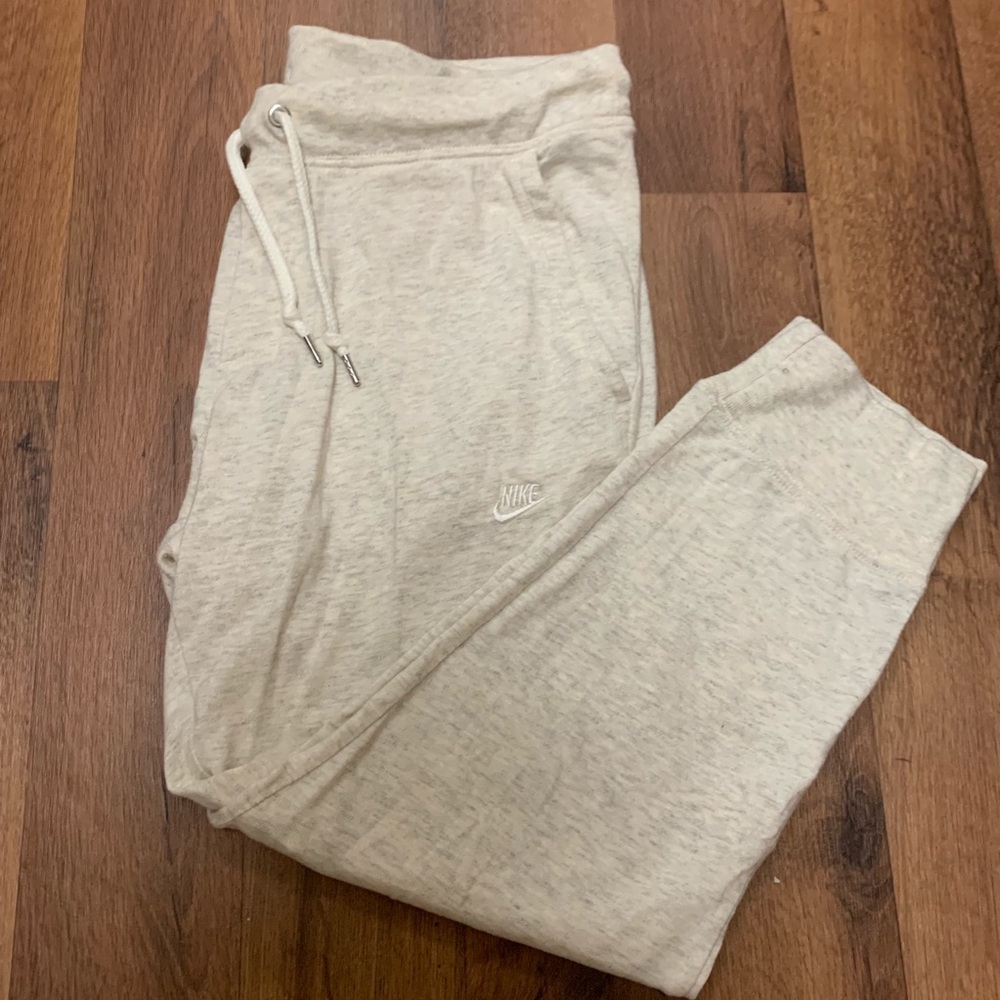 Nike Women’s Jogger Crops